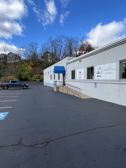More Photos Of 2212 Noblestown Rd, Pittsburgh Storefront Retail Office For Lease