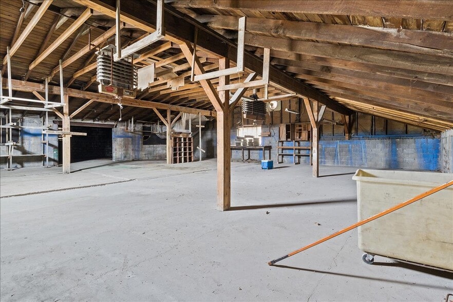 More Photos Of 84 Dawn Ave, Pittsburgh Warehouse For Lease