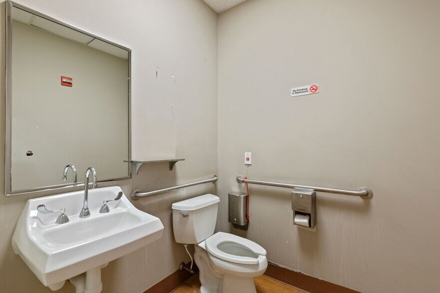 More Photos Of 1922 K M Wicker Memorial Dr, Sanford Medical For Sale