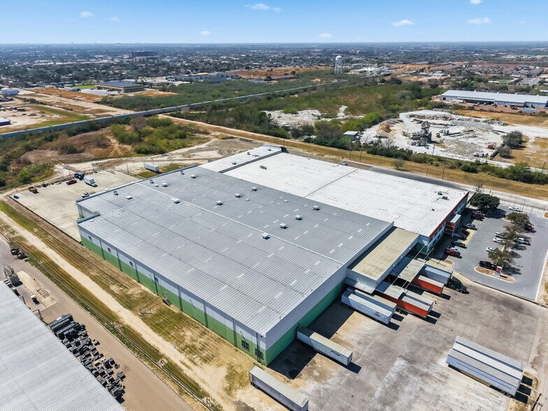 More Photos Of 1010 E Chapin St, Edinburg Warehouse For Lease