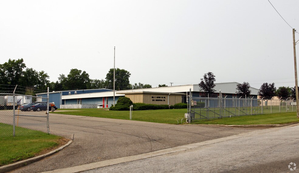 Primary Photo Of 2112 Industrial Dr, Niles Manufacturing For Sale