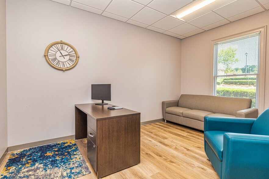 More Photos Of 117 Governors Sq, Fayetteville Medical For Lease
