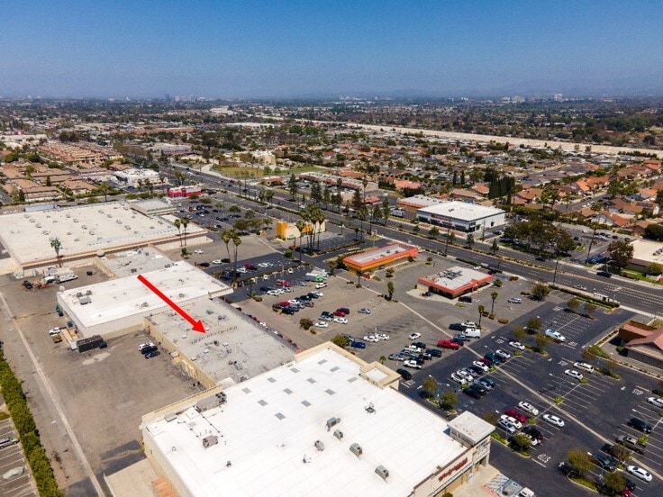 More Photos Of 16151 Harbor Blvd, Fountain Valley General Retail For Lease