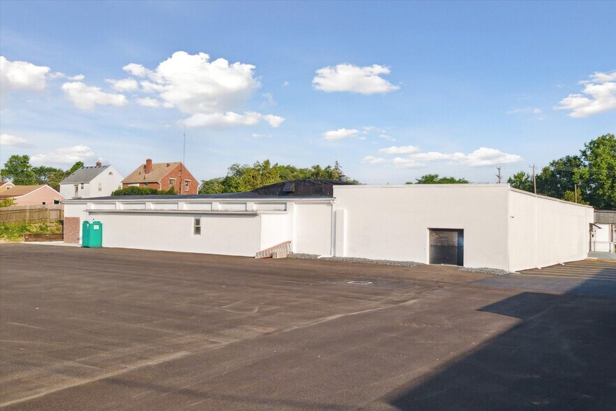 More Photos Of 969 Dixie Hwy, Rossford General Retail For Sale