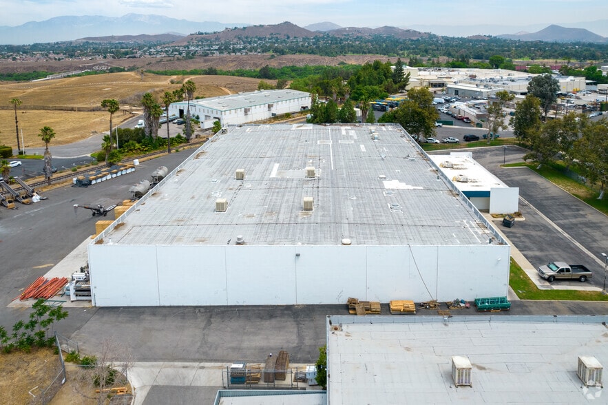More Photos Of 6727 Columbus Ave, Riverside Manufacturing For Lease