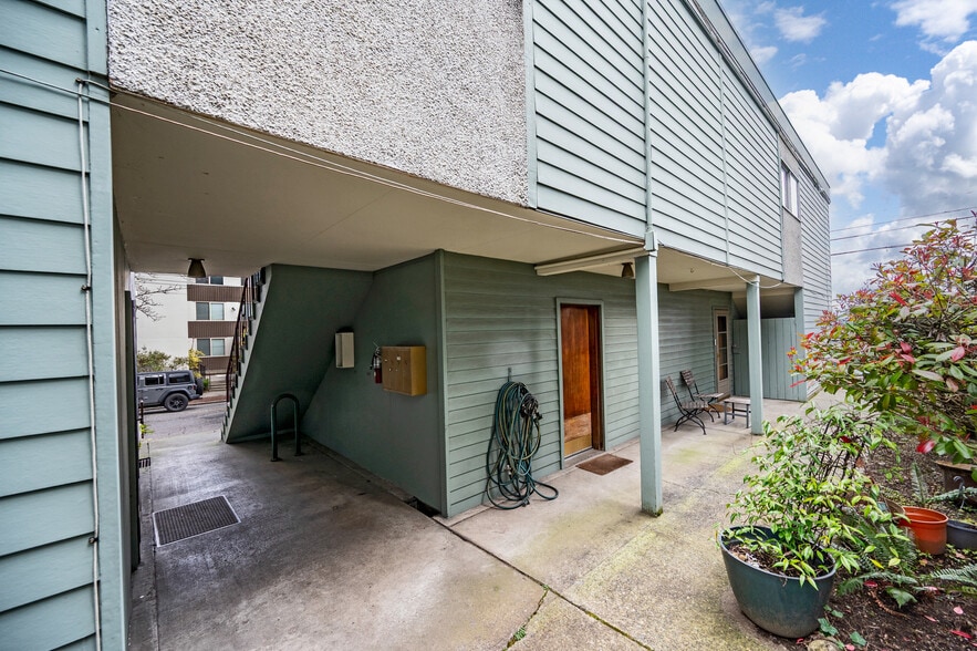 More Photos Of 1505 E Galer St, Seattle Apartments For Sale
