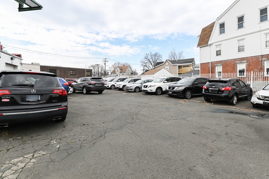More Photos Of 385 New Park Ave, Hartford Auto Repair For Sale