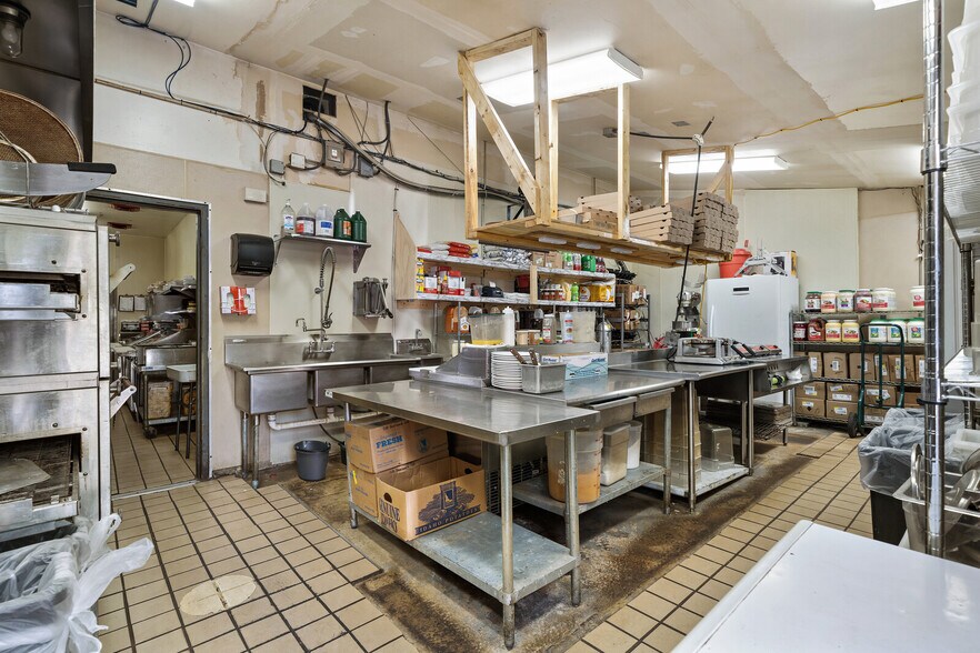 More Photos Of 8826 Gratiot Ave, Columbus Restaurant For Sale