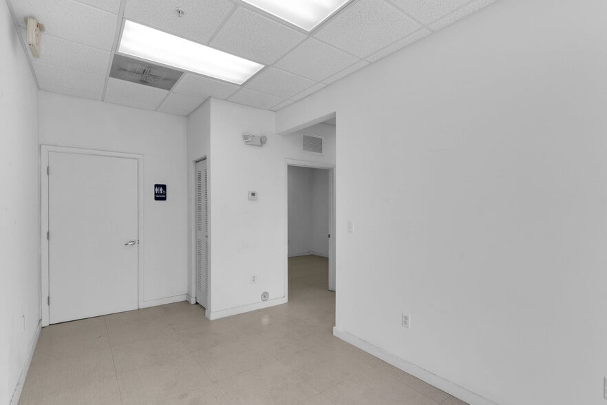 More Photos Of 7900-7930 NW 71st St, Miami Warehouse For Lease