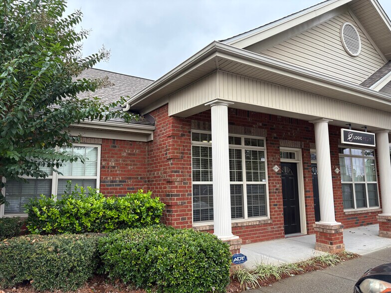 More Photos Of 6758 Jamestown Dr, Alpharetta Medical For Lease