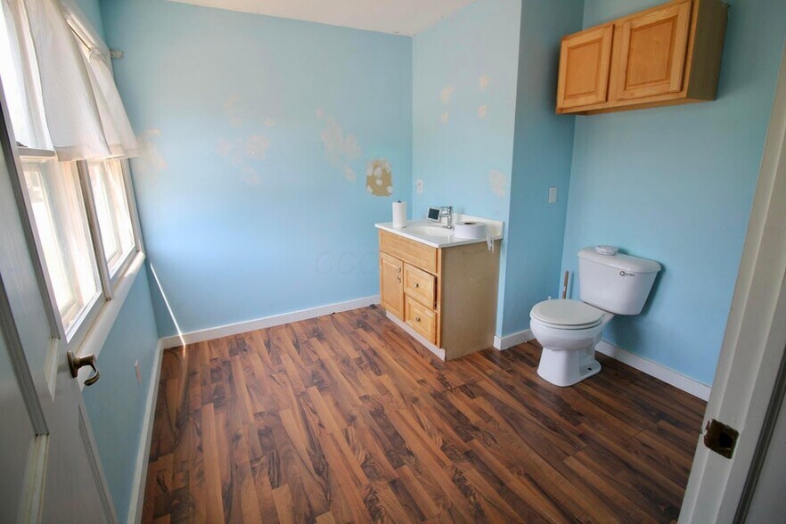 More Photos Of 1805 Columbus Rd, Granville Specialty For Sale