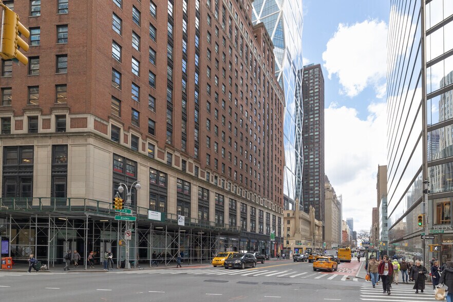 More Photos Of 250 W 57th St, New York Office For Lease
