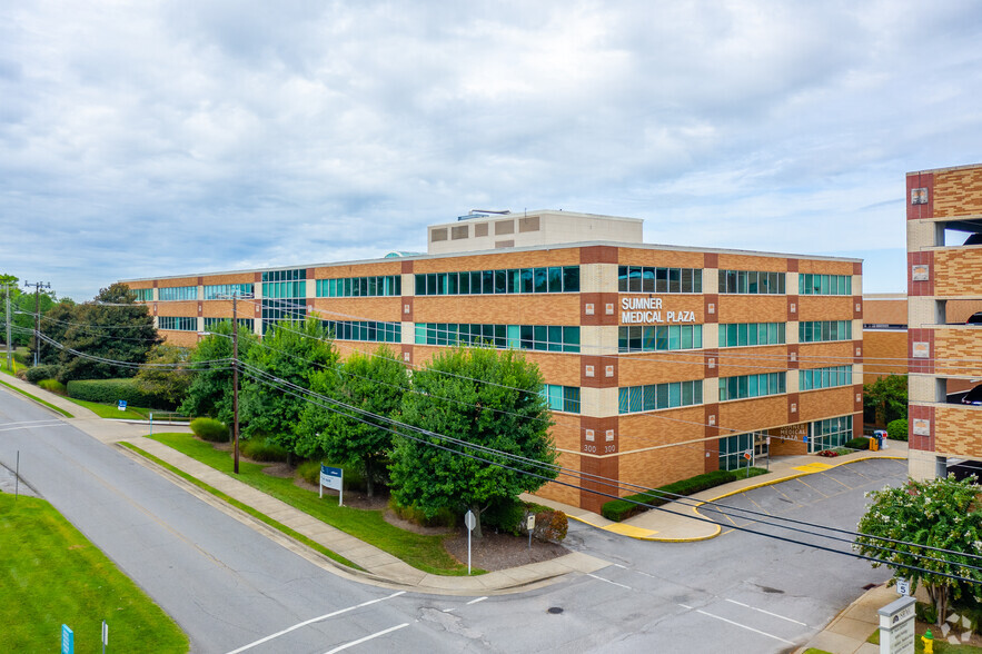 Primary Photo Of 300 Steam Plant Rd, Gallatin Medical For Lease