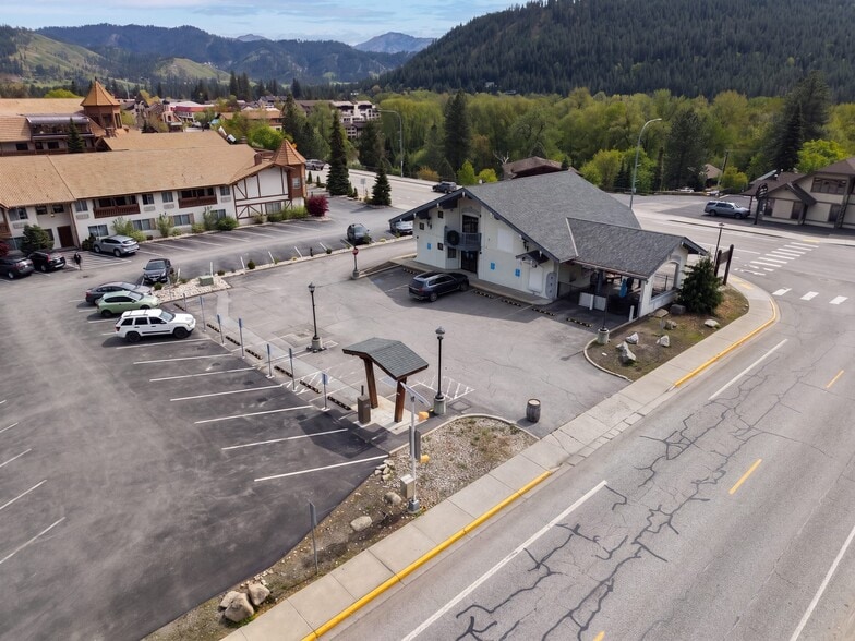 More Photos Of 300 US Highway 2, Leavenworth Bank For Sale