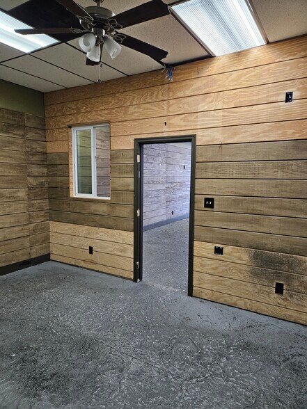 More Photos Of 4139 W Bell Rd, Phoenix Unknown For Lease