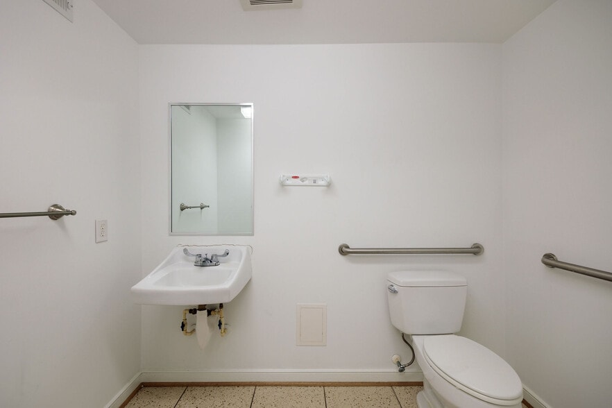 More Photos Of 105 E Broad St, Richmond Apartments For Lease