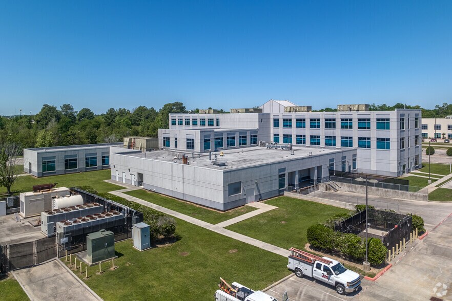 More Photos Of 505 Graham Dr, Tomball Hospital For Lease
