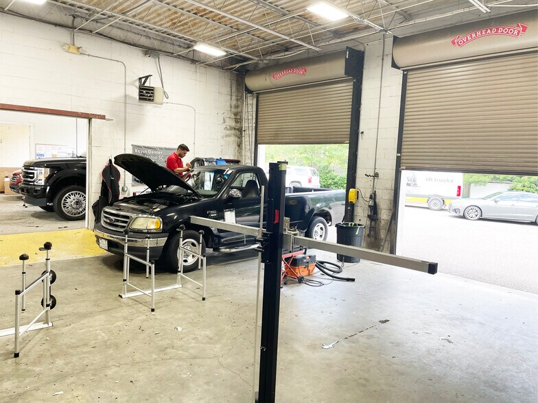 More Photos Of 608 St James Ave, Goose Creek Auto Repair For Sale