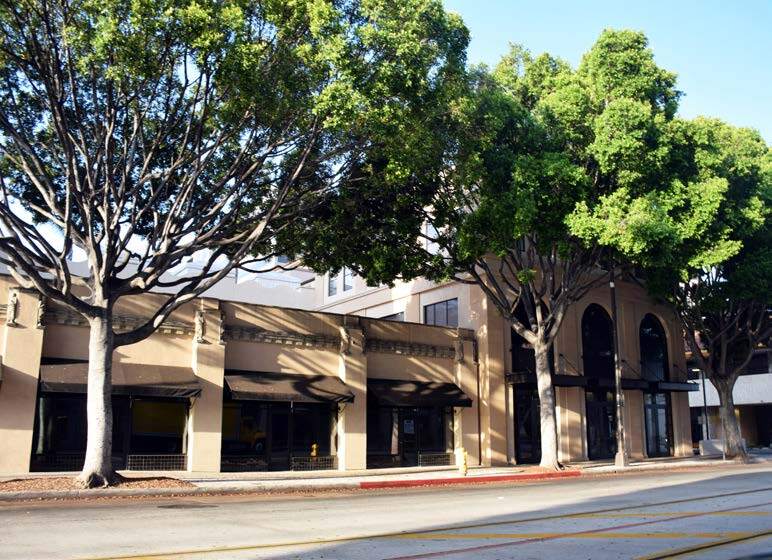 More Photos Of 900 - 930 E Colorado, Pasadena Hotel For Lease