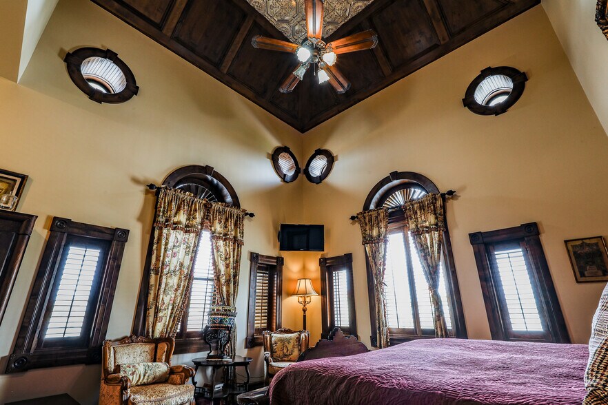 More Photos Of 119 N Main St, Jacksboro Hospitality For Sale