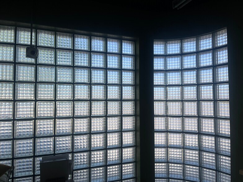 More Photos Of 19 N Benton St, Kennewick Freestanding For Sale