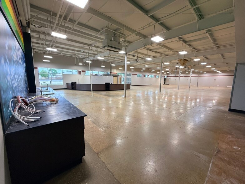 More Photos Of 535 Three Springs Rd, Bowling Green Freestanding For Sale