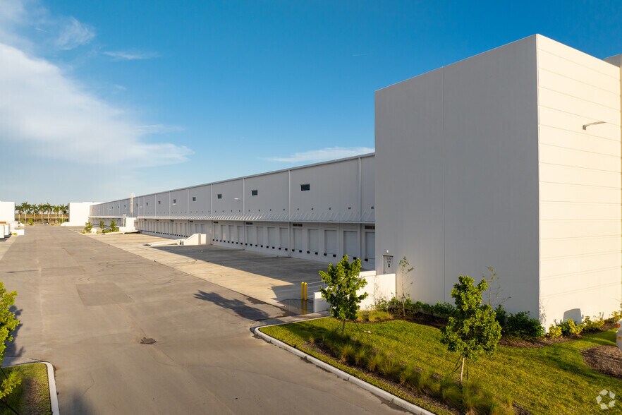 More Photos Of 6450 NW 97th Ave, Doral Warehouse For Lease