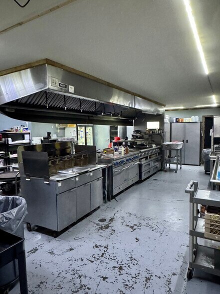 More Photos Of 11728 US Highway 68 E, Benton Flex For Sale