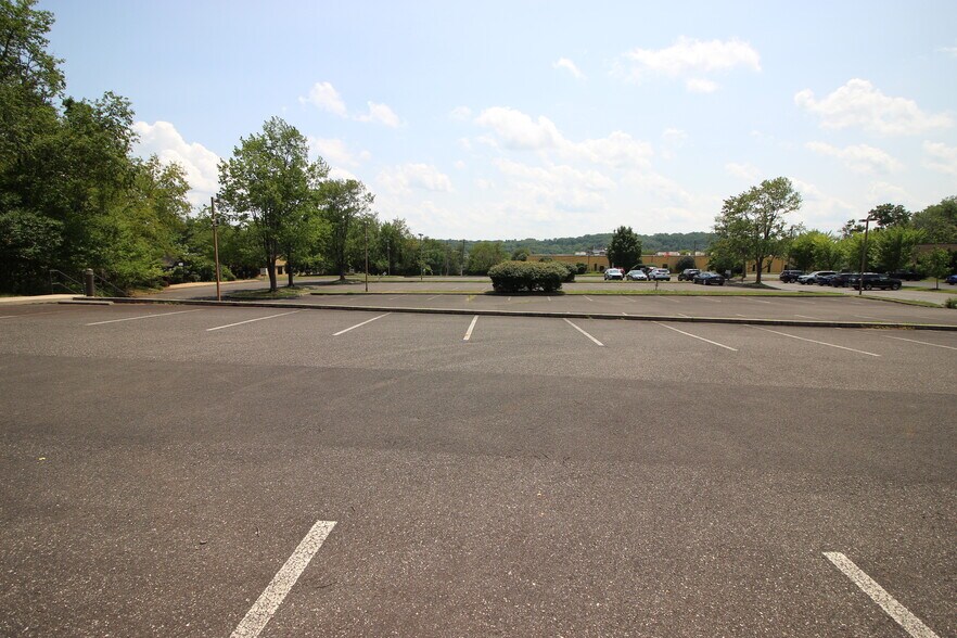 More Photos Of 455 Maryland Dr, Fort Washington Light Manufacturing For Sale
