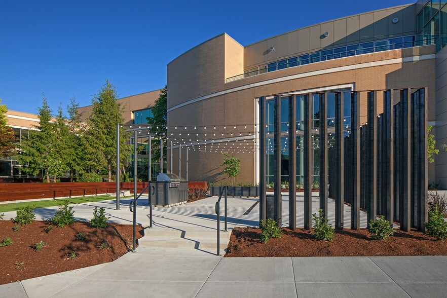 More Photos Of 5505 NE Moore Ct, Hillsboro Office For Sale