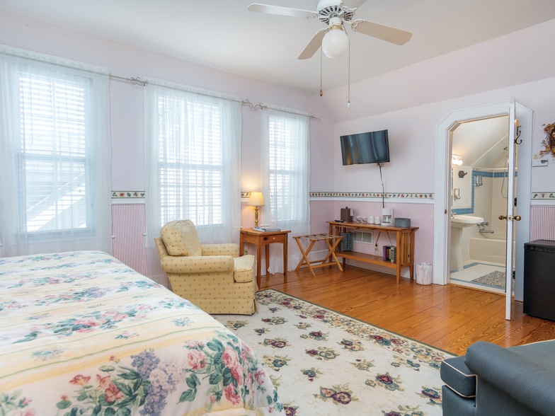 More Photos Of 86 Lily Pad Ln, Flat Rock Hotel For Sale