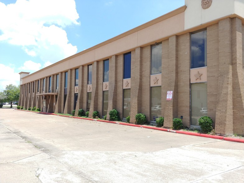 More Photos Of 3222 Burke Rd, Pasadena Office For Lease