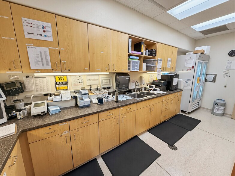 More Photos Of 308 Main St, Olathe Medical For Lease