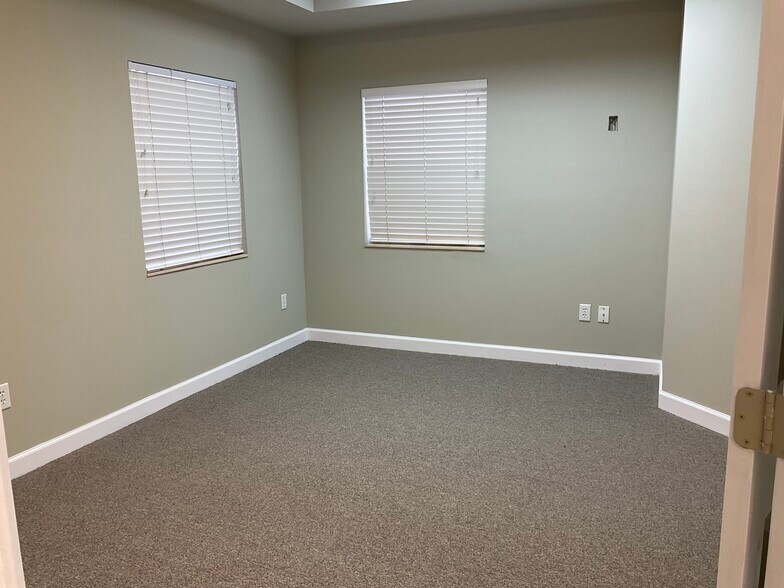 More Photos Of 955 E Martin Luther King Junior Dr, Tarpon Springs Medical For Lease