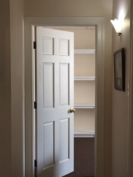 More Photos Of 56 Main St, Southampton Office For Lease