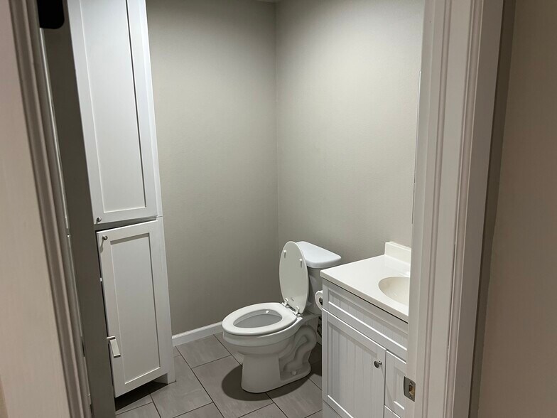 More Photos Of 3450 W 151st St S, Kiefer Warehouse For Lease