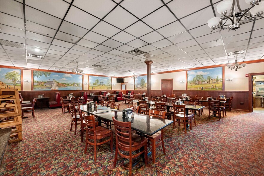 More Photos Of 402-406 Main St, Wakefield Restaurant For Lease