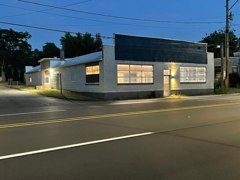 More Photos Of 219 E Buffalo St, New Buffalo General Retail For Sale