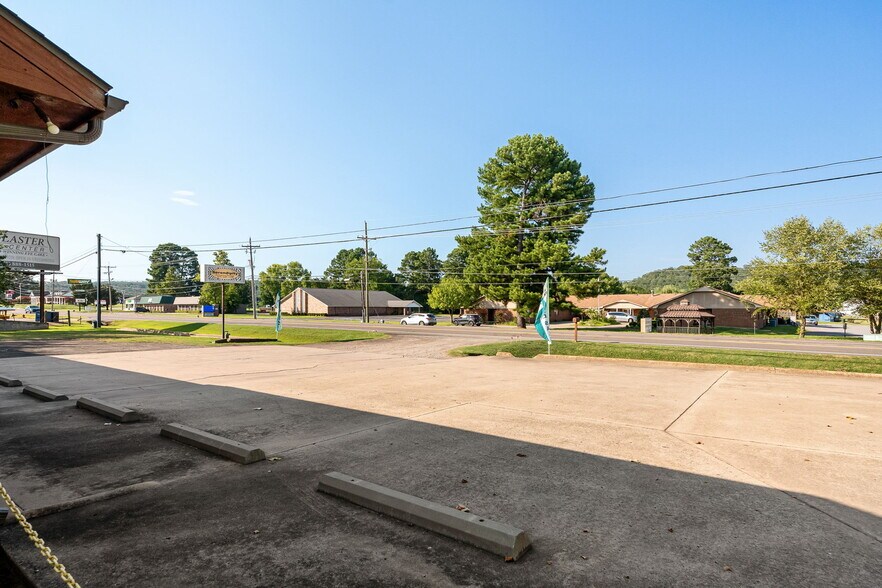 More Photos Of 1225 W Center St, Greenwood Office For Sale