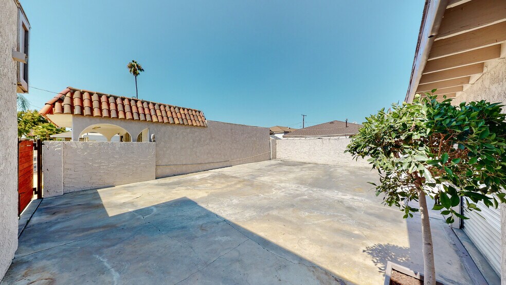 More Photos Of 8311 Rosecrans Ave, Paramount Light Manufacturing For Lease