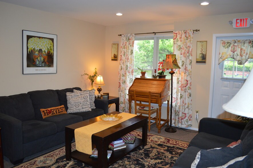 More Photos Of 85-89 Park Ave, Flemington Medical For Sale