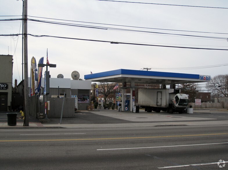 Primary Photo Of 579 Hempstead Tpke, West Hempstead General Retail For Lease