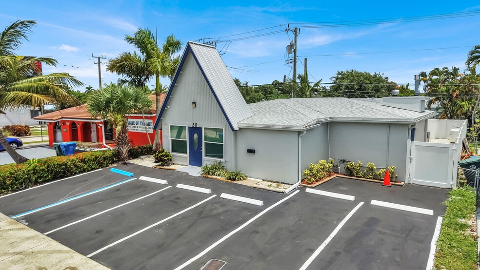 More Photos Of 311 E Commercial Blvd, Oakland Park Freestanding For Sale