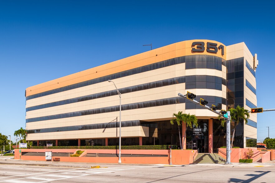 More Photos Of 351 NW Le Jeune Rd, Miami Medical For Lease