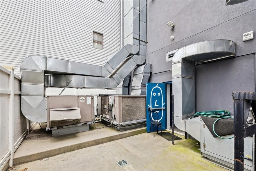 More Photos Of 512 Paterson Plank Rd, Jersey City Restaurant For Sale