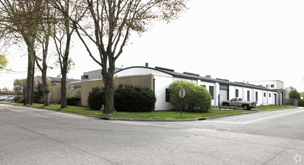 More Photos Of 261 Monroe Ave, Kenilworth Flex For Lease