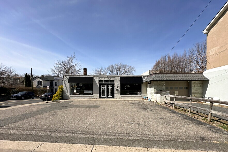 More Photos Of 99 S Main St, Lambertville Storefront For Sale