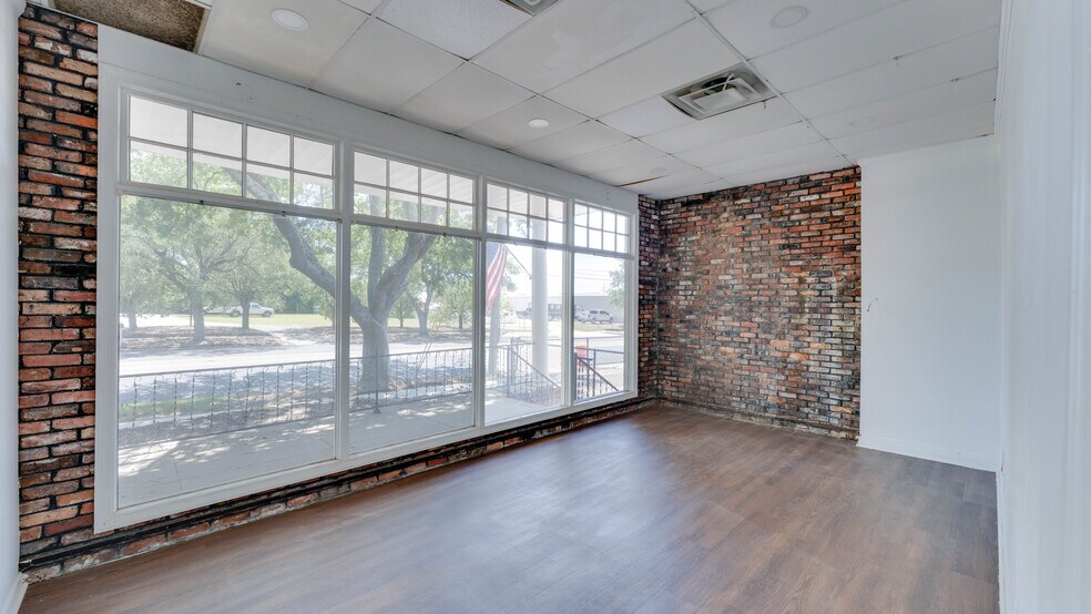 More Photos Of 615 N Main St, Moultrie Flex For Sale