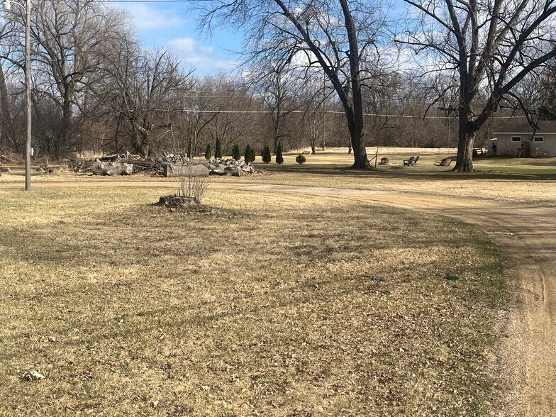 More Photos Of N3830 River Rd, Columbus Light Manufacturing For Sale