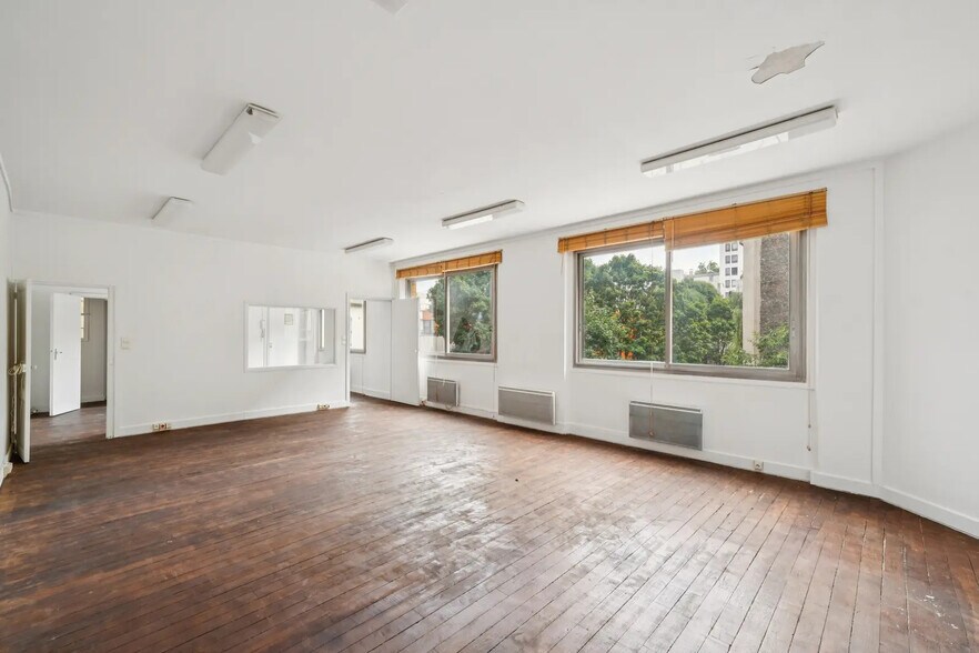 More Photos Of 20 Rue Marx Dormoy, Paris Office For Sale